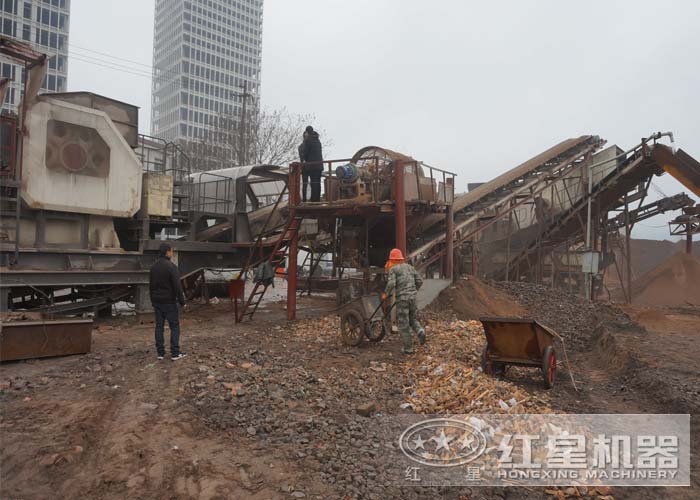 油電兩用粉碎機(jī)加工建筑垃圾